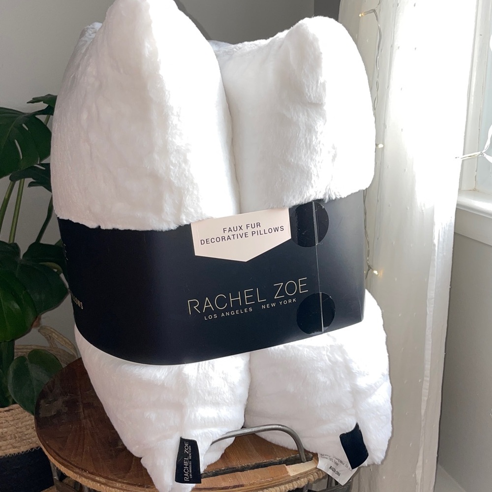 🎉HP🎉~Rachel Zoe Plush White Faux Fur Pillows - Picture 14 of 16